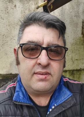 George , 45, République Française, Saint-Denis