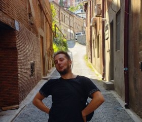 Green Green, 32, London