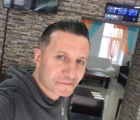 Cenak, 42, Vienna