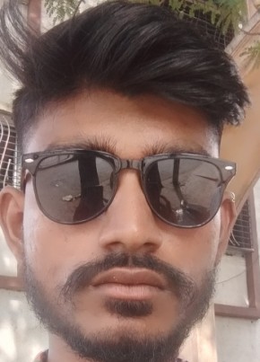 Dilip Khavadiya, 19, India, Surat