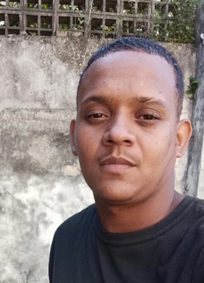 Daniel assis из Recife 24 года