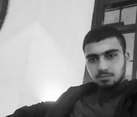 Val, 21, Gyumri