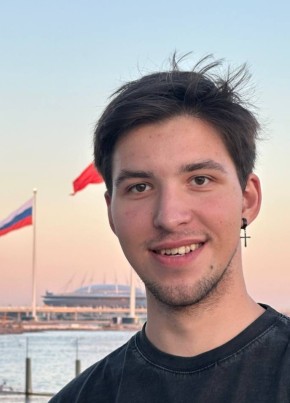 Максим из Москвы 22 года