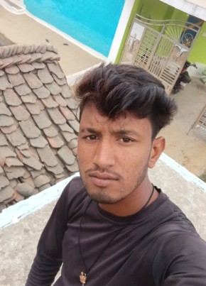 Ravii, 24, India, Garhākotā