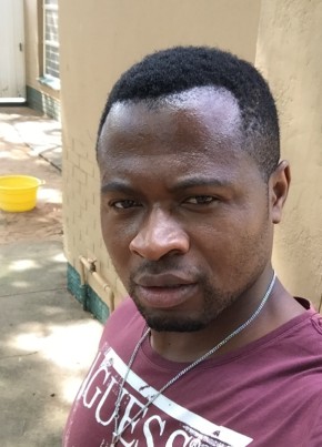 taurai chitakas, 41, iRiphabhuliki yase Ningizimu Afrika, Rustenburg