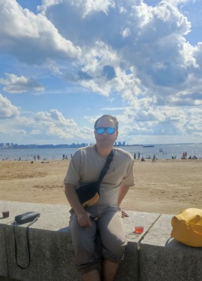Евгений Иванов из Пикалёво 44 года