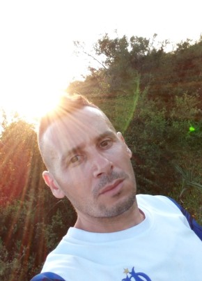 Hamza, 37, People’s Democratic Republic of Algeria, Jijel