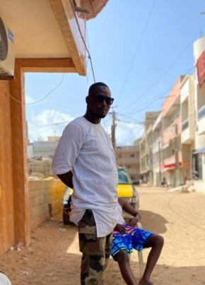 Momo, 18, République du Sénégal, Grand Dakar