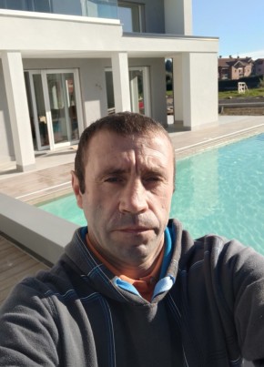 Petro, 45, Repubblica Italiana, Milano