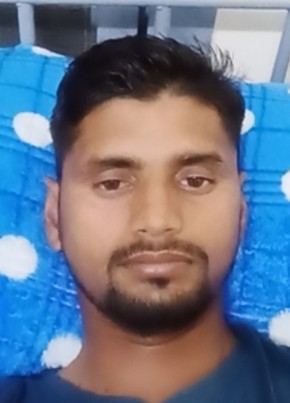 Hussain из دبي 26 лет
