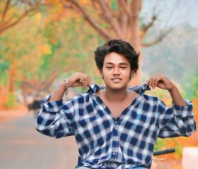 Sunil, 19, Bhanjanagar