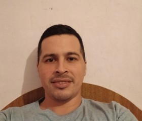 Fer, 34, Rosario