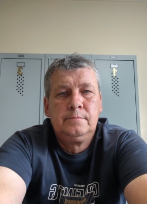 Александр из Артема 54 года