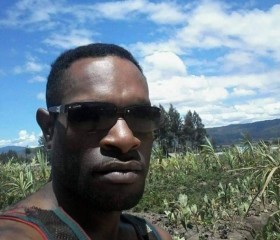 Yusku, 29, Nabire