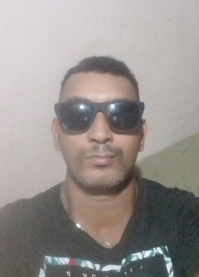 Izaias, 38, República Federativa do Brasil, Bauru