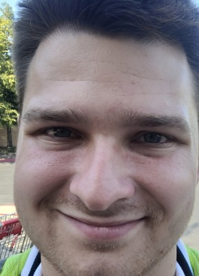 Zach из Roseville (State of California) 24 года
