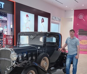 Andrey Belenesku, 52, Berlin