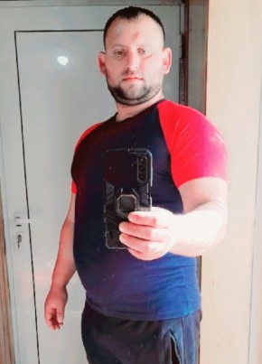 Иван Газарката, 28, Република България, София