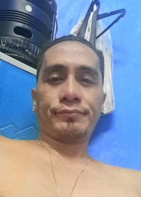 Llenyer, 38, Pilipinas, Makati City