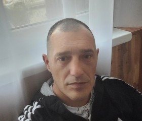 Sergey, 43, Lahore
