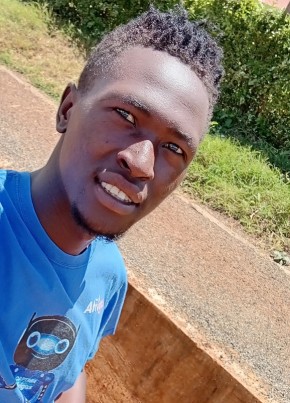 Charles из Nyeri 23 года