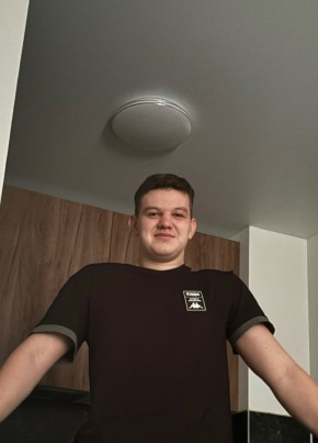 Кирилл из Тюмени 23 года