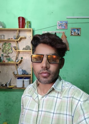 Frar, 18, India, Morādābād