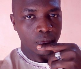 Dollas, 35, Garoua