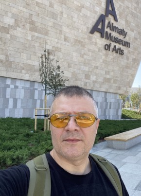 Анатолий из Томска 43 года
