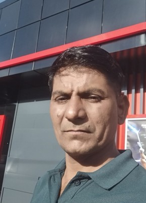 Saheeram из Brașov 24 года