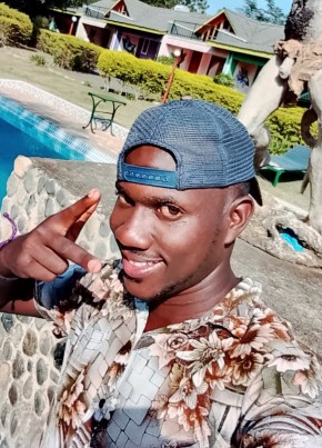 Kelly из Kasese 23 года