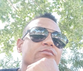 Cele, 34, Amora