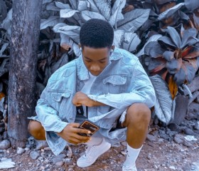 TOXIC PAKITO, 18, Douala