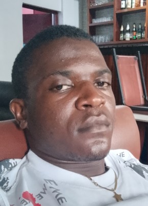 Junior из Douala 18 лет