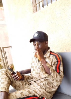 Stéphane из Yamoussoukro 18 лет