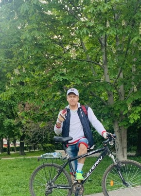 Олег из Саратова 54 года