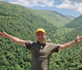 Andrew, 35, Ninotsminda