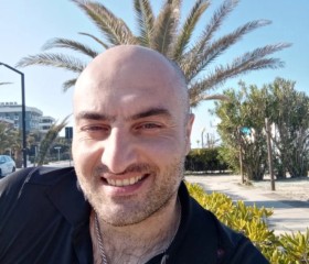 Hugo Boss, 33, Kutaisi