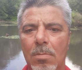 George, 54 года, București