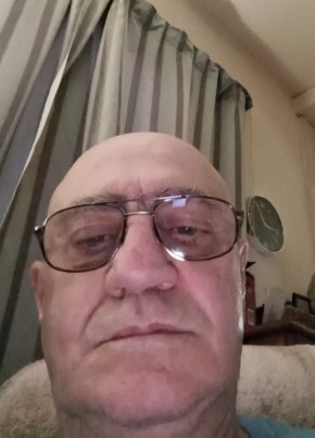 Alan из Brantford 61 год