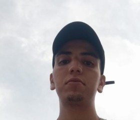 Zakaria, 24, Taourirt
