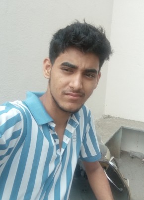 Anurag Singh из Gorakhpur (State of Uttar Pradesh) 18 лет