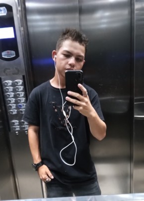 Leonardo, 19, República Federativa do Brasil, Passo Fundo
