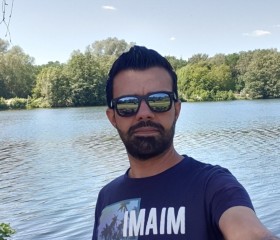 Mustafa, 43, Dusseldorf