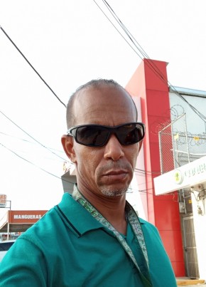 Julio из Santiago de los Caballeros 49 лет