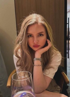 Оля из Москвы 22 года
