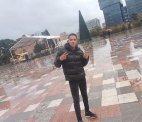 Muhamedi, 18, Tirana
