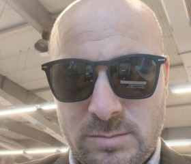 Gongo, 32, Pristina