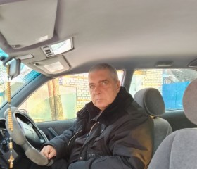 Sasha, 56, Artem