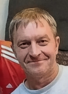 Роман Васильев из Соснового Бора 53 года